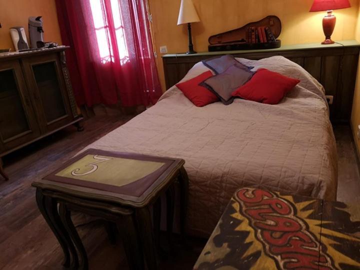 El Castell Embruixat Hotel Saint-Hippolyte  Exterior photo